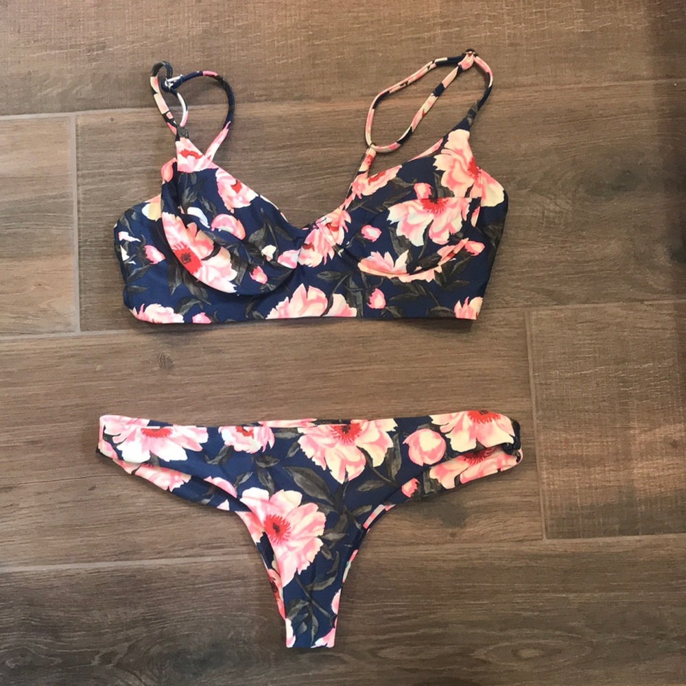 BIKINI LIKE NEW